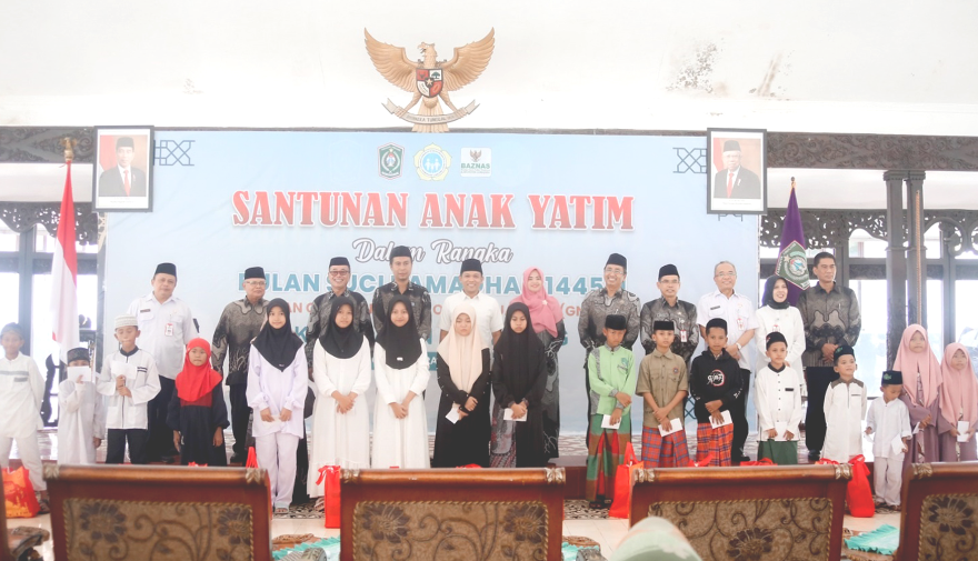 Gerakan Nasional Orang Tua Asuh (GN-OTA) Kabupaten Lumajang, memberikan santunan pada 110 anak yatim piatu, pada Rabu 3 April 2024. (Foto: Kominfo Lumajang)