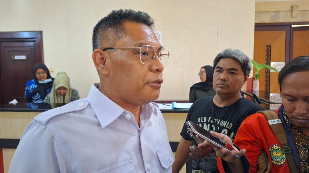 Kepala Dinas Kependudukan dan Catatan Sipil Kota Surabaya, Eddy Christijanto, saat menjelaskan usulan penggunaan IKD untuk Pilwali 2024. (Foto: Julianus Palermo/Ngopibareng.id)