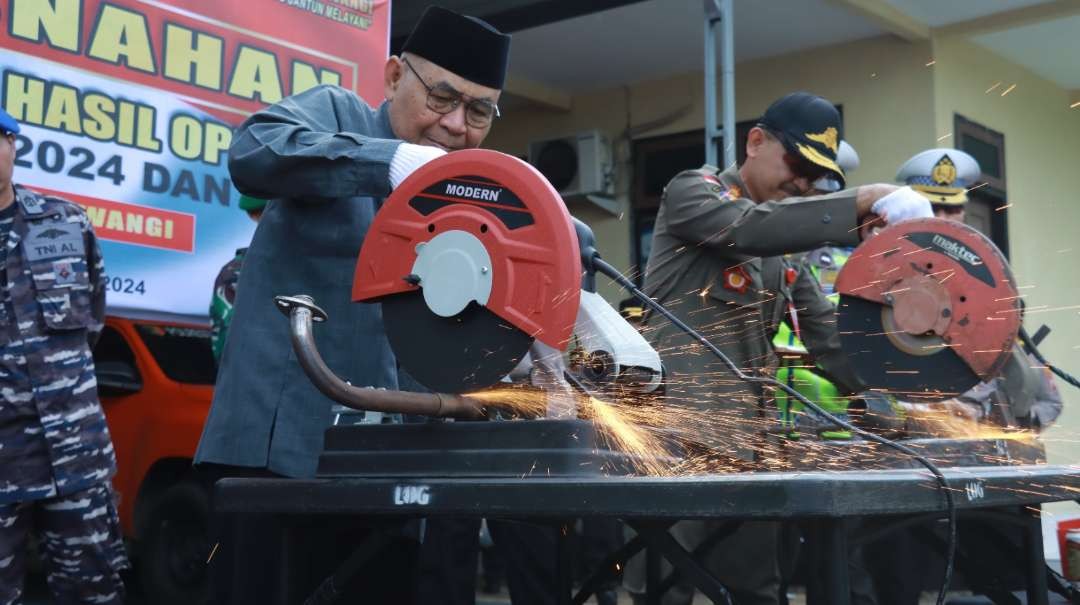 Knalport brong sitaan dipotong dengan menggunakan mesin gerinda. (Foto: Istimewa)