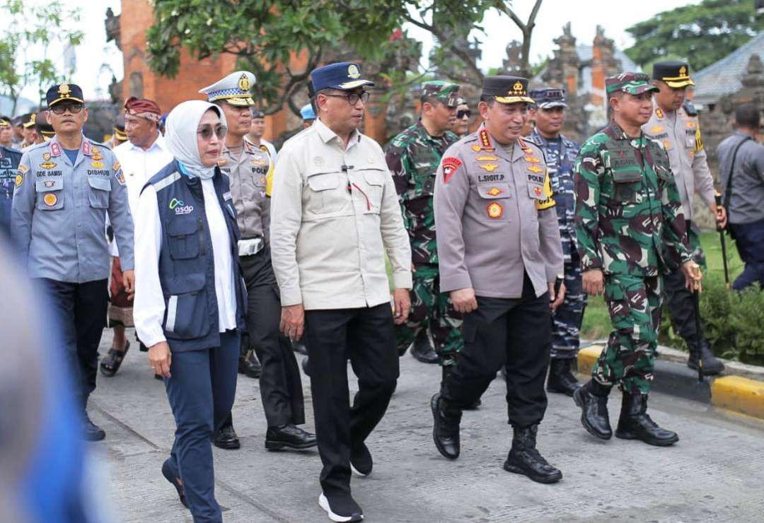 Kunjungan Menteri Perhubungan Budi Karya Sumadi, Panglima TNI Jenderal Agus Subiyanto dan Kapolri Jenderal Listyo Sigit Prabowo bersama Dirut ASDP Ira Puspadewi di Pelabuhan Gilimanuk, Bali (Foto: istimewa)