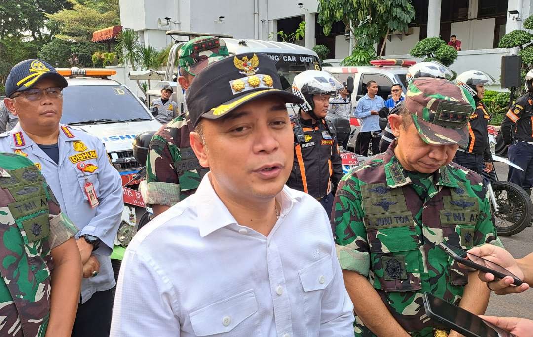 Walikota Surabaya, Eri Cahyadi saat mengimbau warga tak menyalakan atau menjual petasan ketika Lebaran. (Foto: Pita Sari/Ngopibareng.id)