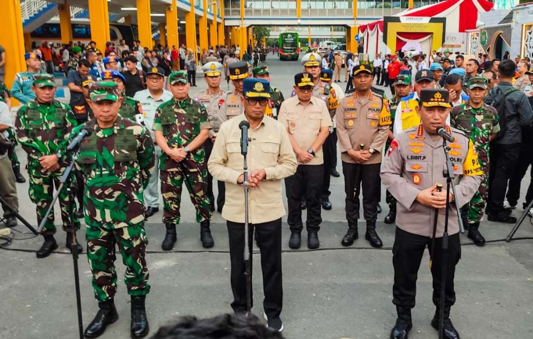 Kunjungan Kapolri, Panglima TNI, dan Kementerian Perhubungan di Terminal Purabaya Bungurasih (Foto :Aini/Ngopibareng.id)