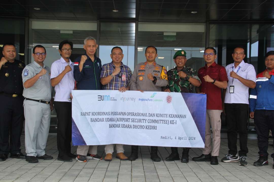 Kapolres Kediri Kota bersama GM Angkasa Pura I Bandara Dhoho pimpin Rakor Komite Keamanan Bandara dalam rangka persiapan operasional penerbangan reguler di bandara Dhoho Kediri. (Foto: Istimewa)