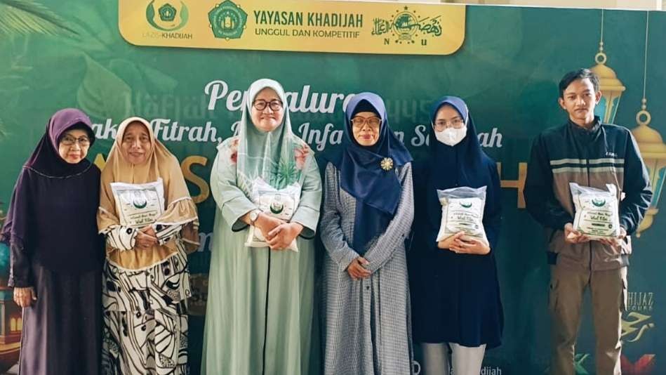 LAZIS YPTSNU "Khadijah" Wonokromo, Surabaya membagikan zakat fitrah dan zakat mal senilai Rp33,08 juta menyambut Idul Fitri 1445 H. (Foto:Khadijah for ngopibareng.id)