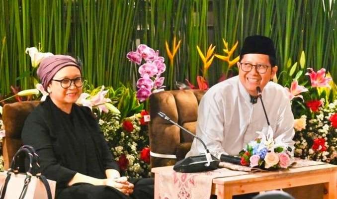 Menlu RI, Retno L Marsudi, bersama Ketua MUI KH Cholil Nafis. (Foto:dok/😘