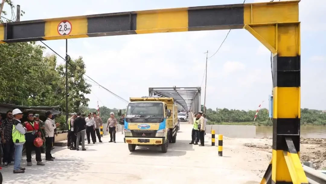  Jembatan Glendeng mulai dilewati kendaraan dari arah Bojonegoro-Tuban maupun sebaliknya. (Foto: Dok. Pemkab Tuban)