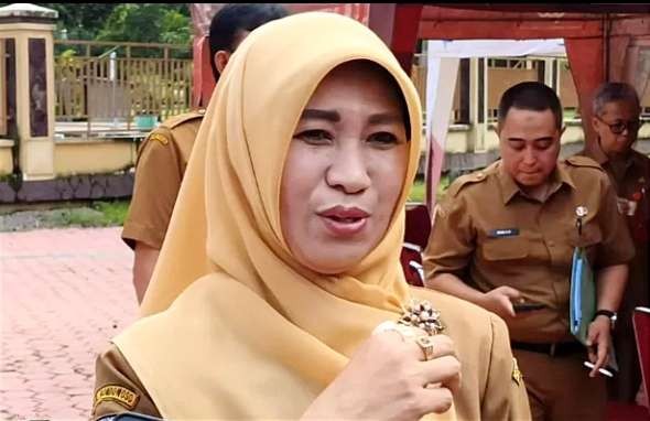 Pj Sekda Bondowoso Haeriah Yulianti meminta pelayanan masyarakat di OPD Pemkab bisa tetap berjalan selama ASN cuti bersama Lebaran 2024.(Foto:Guido/Ngopibareng.id)