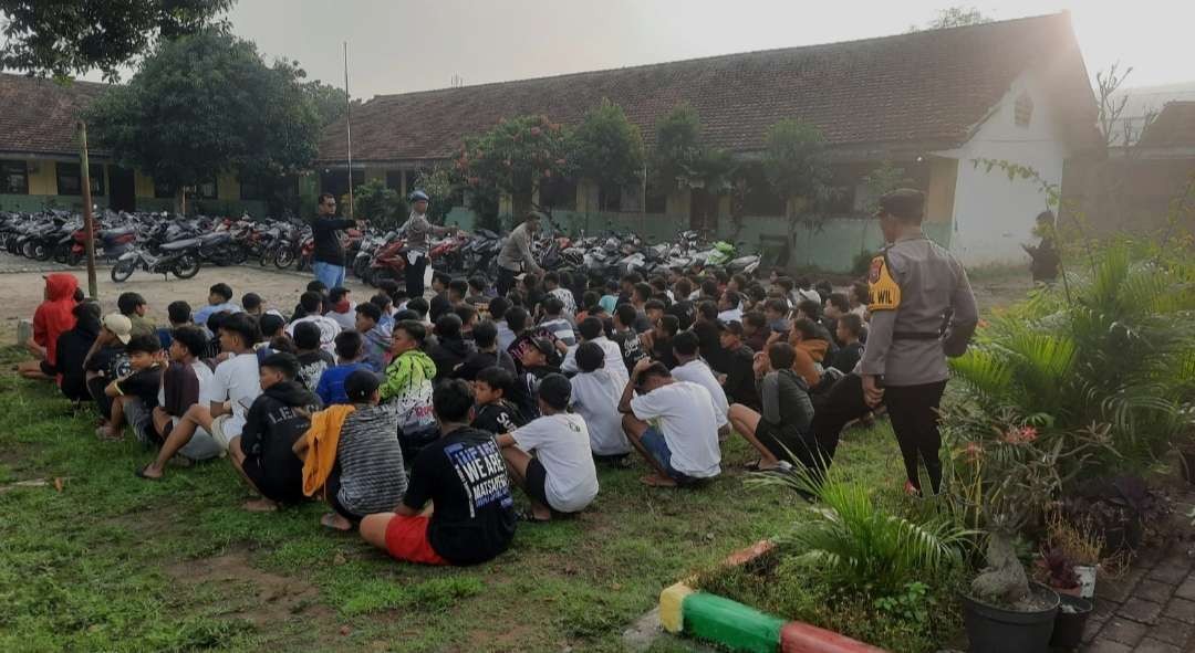 Puluhan pemuda beserta motornya diamankan polisi saat hendak balap liar.(Foto Istimewa)