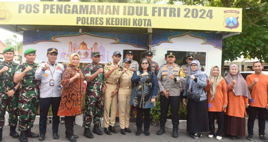 Kapolres Kediri Kota AKBP Bramastyo Priaji ajak pemudik jaga kondusifitas selama tinggal di Kampung Halaman. (Foto: Fendhy Lesmana/Ngopibareng.id).