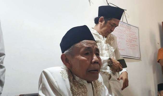 Mbah Ibnu Hajar Sholeh album alias Mbah Benu. (Foto:dok/ngopibareng.id)