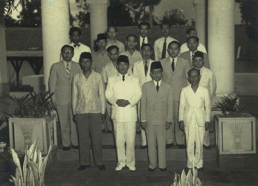 Pemberian tunjangan hari raya (THR) secara resmi dicetuskan oleh Perdana Menteri Soekiman Wirjosandjojo. (Foto: Wikimedia Commons)