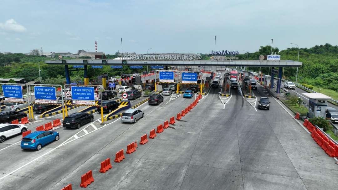 Suasana Gerbang Tol (GT) Warugunung, pada masa arus mudik lebaran 2024. (Foto: PT Jasamarga Surabaya-Mojokerto)