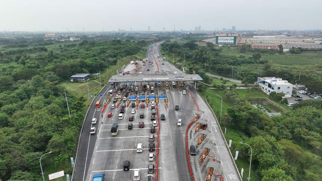 Suasana Gerbang Tol (GT) Warugunung, pada masa Angkutan Lebaran 2024. (Foto: PT Jasamarga Surabaya-Mojokerto)