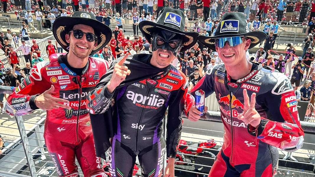 Maverick Vinales (tengah) juara MotoGP Amerika Serikat di COTA, Senin 15 April 2024 dini hari waktu Indonesia. (Foto: X MotoGP)