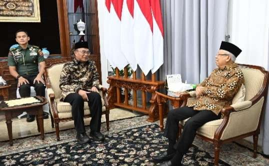 Menko PMK Mhajir Effendy melaprkan hasil evaluasi mydik lebaran kepasa Waprws ( foto;  Setwapres)