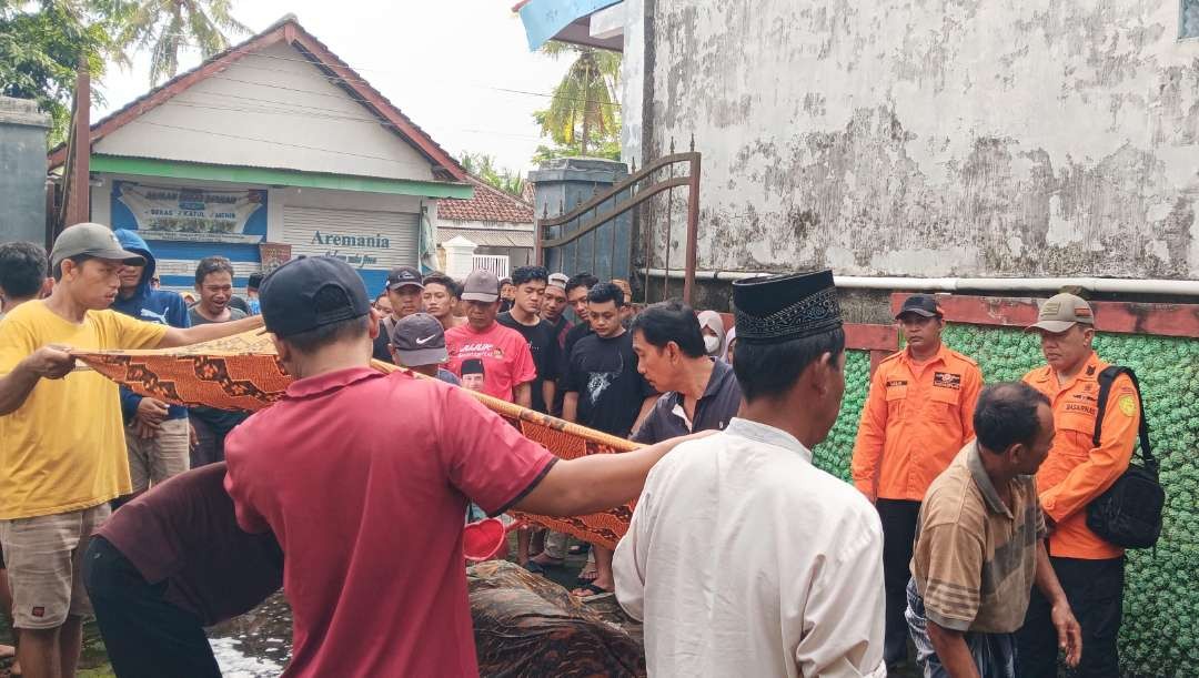 Jenazah korban diserahkan kepada pihak keluarga (foto:istimewa)