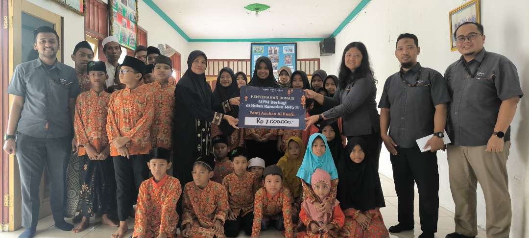 PT. Mitra Pinasthika Mulia (MPM Honda Jatim) mengisi kegiatan bulan Ramadan dengan kegiatan Employee Voluntering. (Foto: Dok MPM)