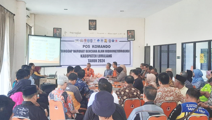 Pemerintah Kabupaten (Pemkab) Lumajang, menggelar rapat koordinasi dan menetapkan status tanggap darurat bencana hidrometeorologi selama 14 hari. (Foto: Komifo Lumajang)