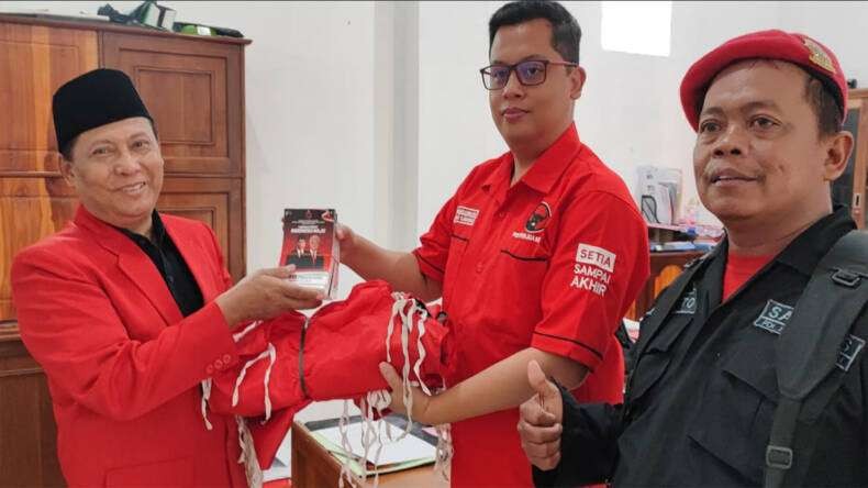 Jalankan instruksi DPP, DPC PDIP Kabupaten Kediri, Jawa Timur, buka pendaftaran bakal calon Bupati dan Wakil Bupati Kediri. (Foto: Fendhy Lesmana/Ngopibareng.id)