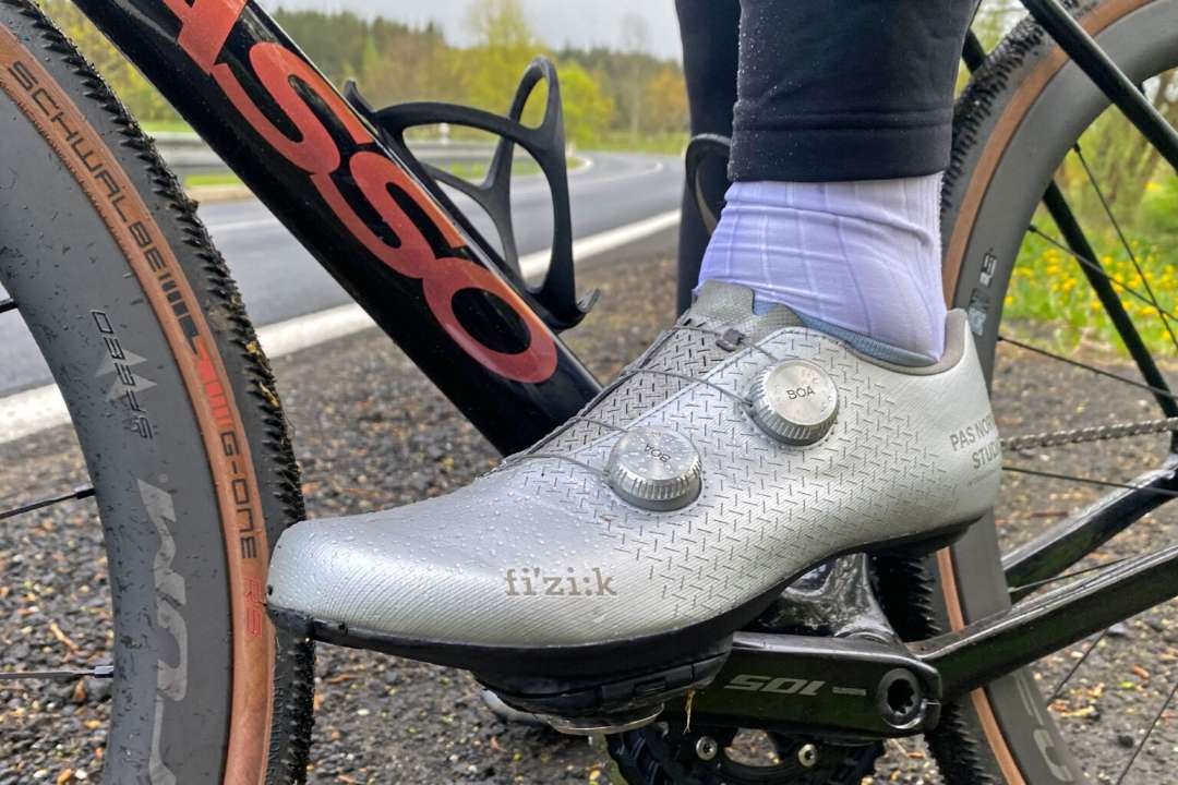 Pas Normal x Fizik Mechanism road shoes sepatu sepeda mewah kolaborasi PNS dan Fizik. (Foto: Istimewa)