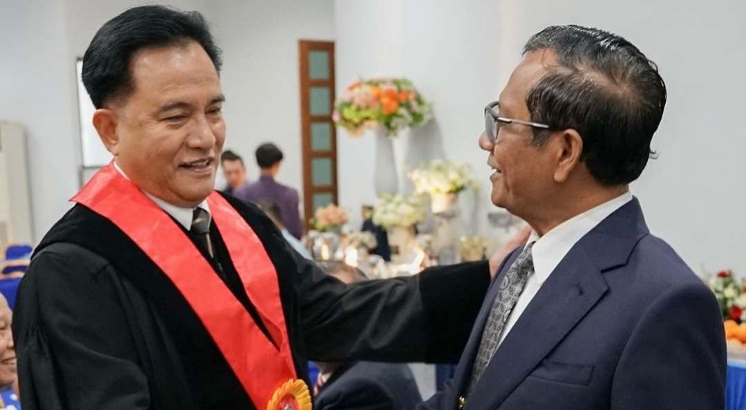 Pertemuan Yusril Ihza Mahendra dan Mahfud MD jelang putusan sengketa Pilpres di Mahkamah Konstitusi (MK), Sabtu 20 April 2024. (Foto: Instagram @yusrilihzamhd)