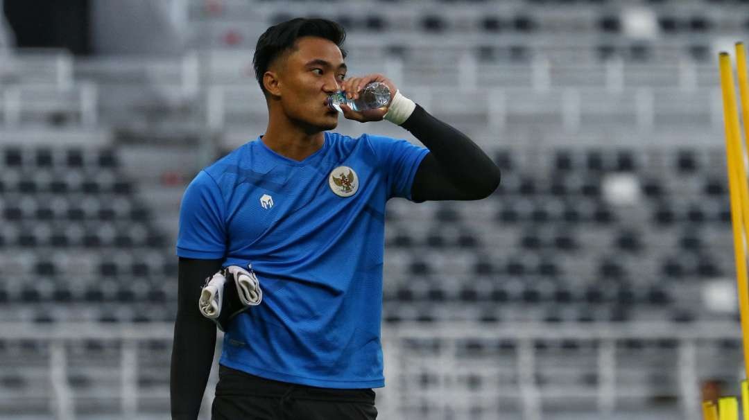 Kiper Timnas Indonesia, Ernando Ari Sutaryadi. (Foto: Fariz Yarbo/Ngopibareng.id)