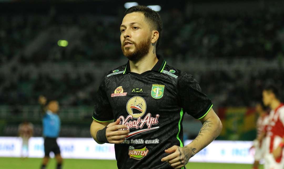 Pemain Persebaya, Robson Duarte kembali absen saat tim melawan Bali United. (Foto: Fariz Yarbo/Ngopibareng.id)