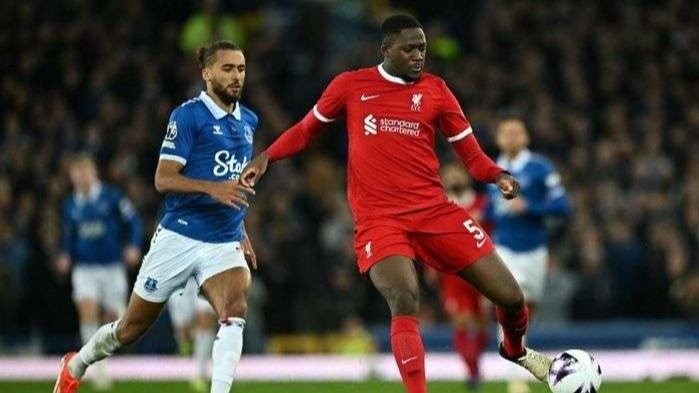 Liverpool terancam kehilangan gelar juara Liga Inggris 2023-2024 akibat kekalahan dari Everton dalam laga tunda pekan ke-29. (Foto: Reuters)