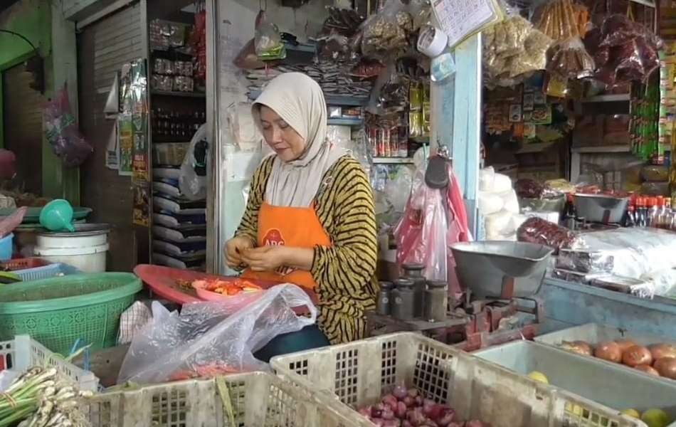 Pedagang sayur dan bumbu di pasar Taman, Sidoarjo (Foto :Aini/Ngopibareng.id)