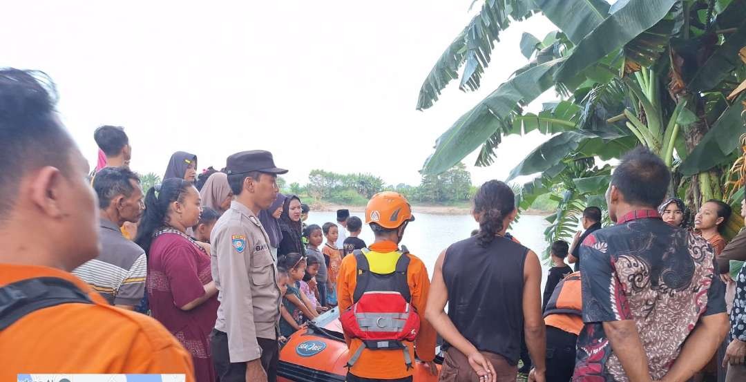 BPBD Kabupaten Tuban melakukan pencarian korban tenggelam di Sungai Bengawan Solo (Foto: dok. BPBD Tuban)