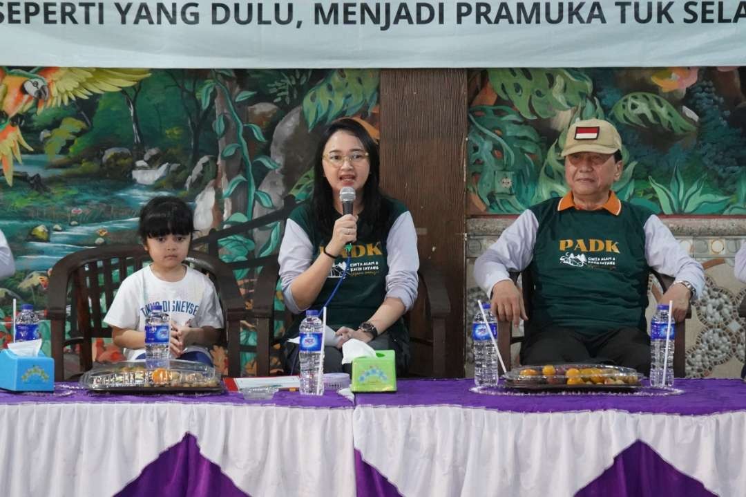 Ketua Kwarcab Gerakan Pramuka Kabupaten Kediri Eriani Annisa Hanindhito membuka acara reuni temu kangen purna aktivis dan DKC. (Foto: Istimewa)