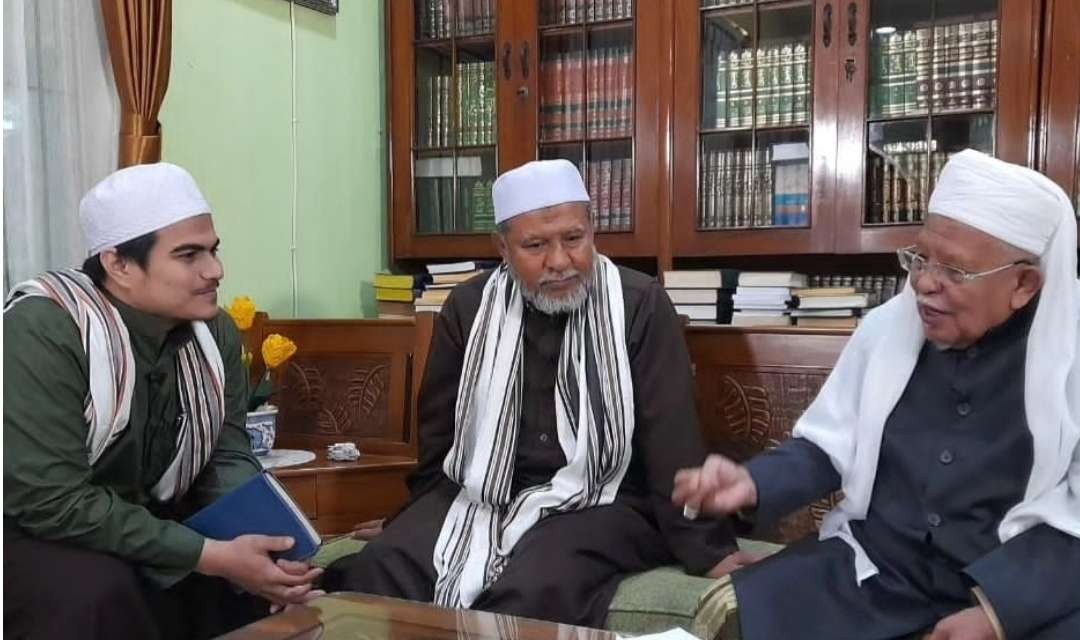 KH Syukron Makmun, ulama asal Madura berdakwah di kalangan masyarakat Betawi (kansn). (Foto:dok/ngopibareng.id)