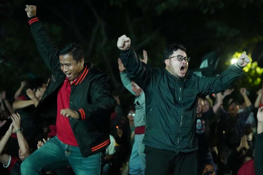 Gelar Nobar Timnas, Bupati Kediri : Peluang ke Olimpiade Paris Bukan Mustahil. (Foto: Fendhy Lesmana/ngopibareng.id)