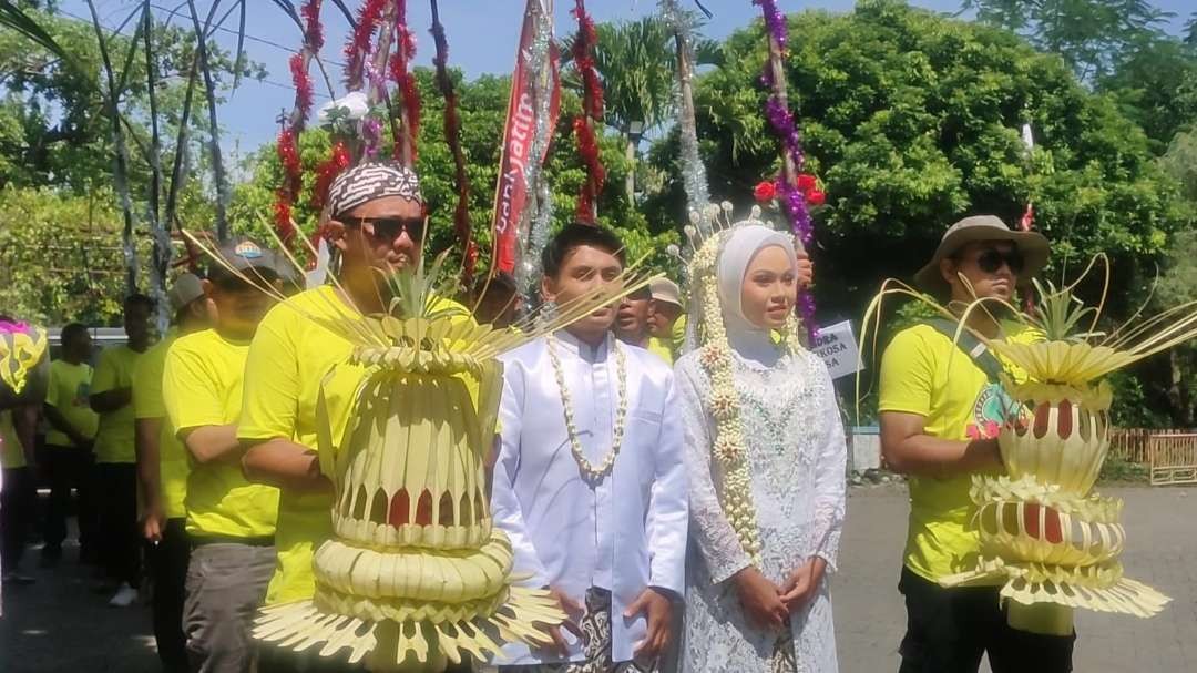 Arak-Arakan prosesi tebu manten di PG Pradjekan. (Foto: PT SGN)