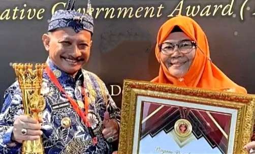 Bupati dan Wabup Situbondo, Karna Suswandi dan Wabup Nyai Khoirani diusung Partai Golkar Situbondo menjadi pasangan bacabup - bacawabup pada Pilkada 2024. (Foto: Dok. Diskominfo Situbondo)