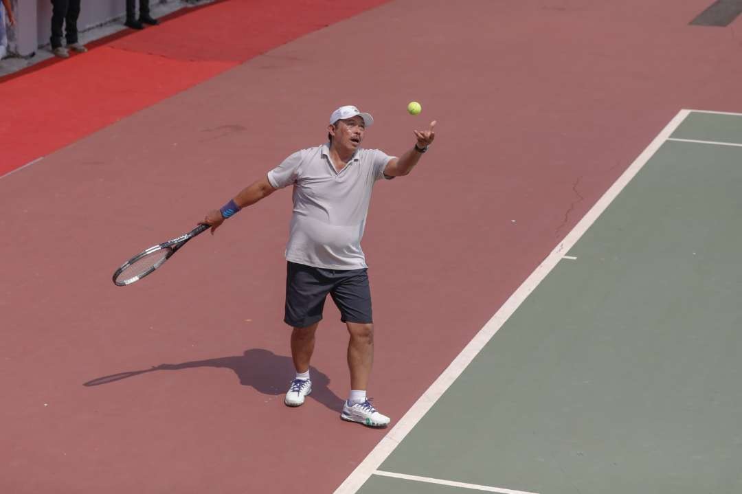 Penjabat (Pj) Gubernur Jateng, Nana Sudjana disela acara pertandingan Grand Final Specta Jateng Open Tennis Tournament 2024 di Stadion Jatidiri Semarang, Sabtu, 4 Mei 2024.(Foto: dok. humas Pemprov Jateng)