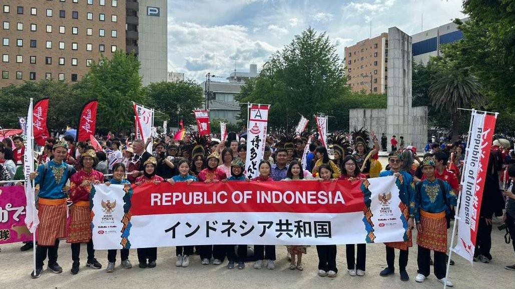 KBRI Tokyo menampilkan Angklung, Tari Bali, Saman, dan Topeng Ireng, di Festival Hakata Dontaku di Kota Fukuoka, Jepang. (Foto: Dok KBRI Tokyo)