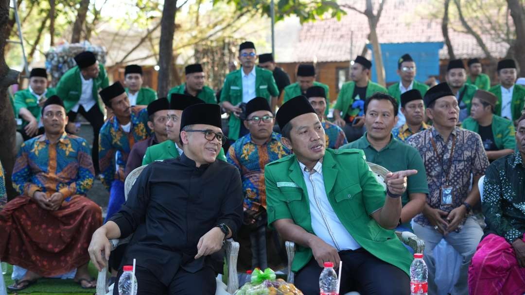 Ketua Umum Pimpinan Pusat Gerakan Pemuda Ansor Addin Jauharudin bersama Abdullah Azwar Anas. (Foto:humas GP ansor)