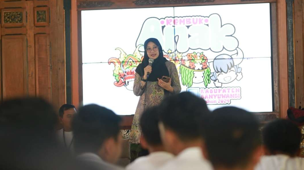 Bupati Banyuwangi Ipuk Fiestiandani berbicara dalam forum Rembug Anak, Senin 6 Mei 2024. (Foto: Humas Pemkab Banyuwangi)