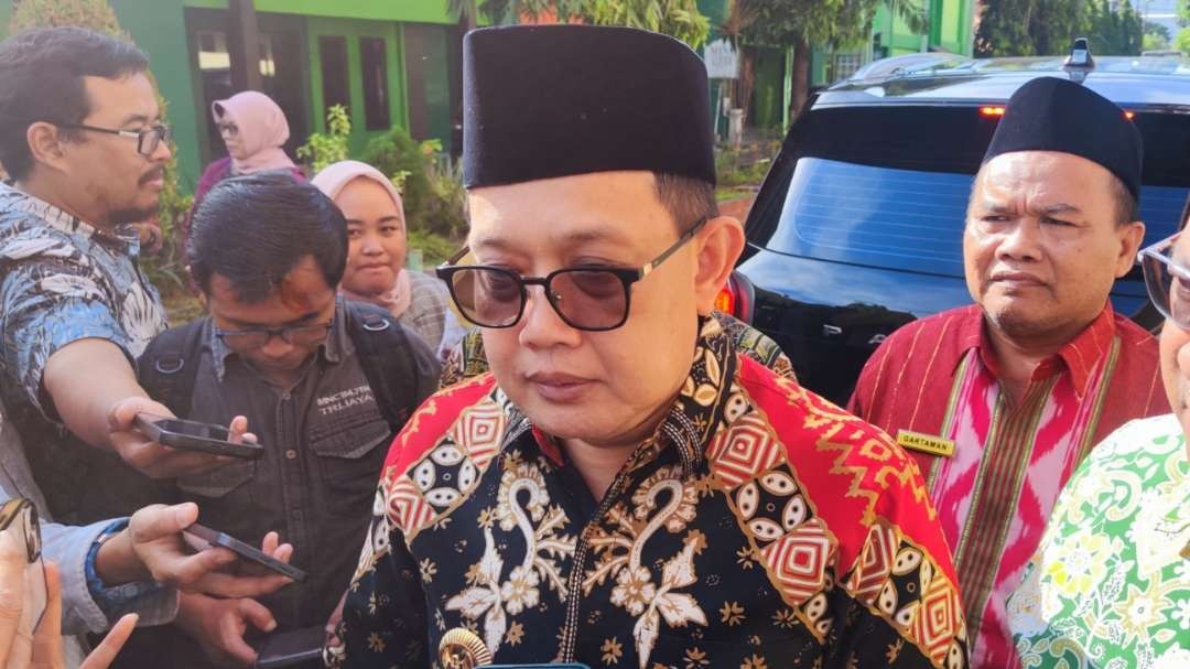 Penjabat (Pj) Gubernur Jatim, Adhy Karyono belum nonaktifkan Bupati Sidoarjo, Gus Muhdlor. (Foto: Fariz Yarbo/Ngopibareng.id)