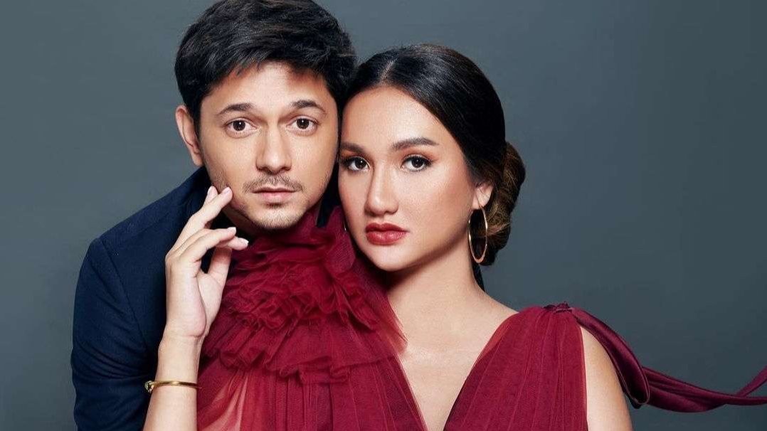 Pasangan artis Tengku Dewi dan Andrew Andika kerap tampil harmonis, kini diterpa kabar perselingkuhan di usia pernikahan 7 tahun. (Foto: Instagram Tengku Dewi)