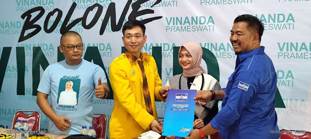 Dua kekuatan partai di parlemen, Golkar dan Demokrat sepakat berkoalisi untuk mengusung Ketua Harian relawan Suket Teki Nusantara Vinanda Prameswati maju dalam kontestasi Pilwali 2024. (Foto: Fendhy Lesmana/Ngopibareng.id)