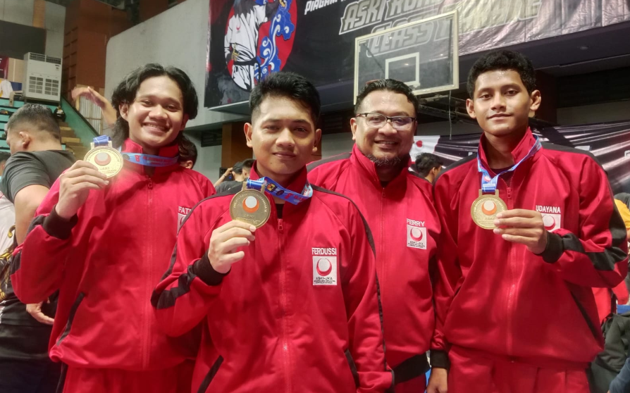 Tim Karate Kata Beregu Putra dari Kabupaten Lumajang, Jawa Timur berhasil meraih medali emas dalam Kejuaraan ASKI pada 3-5 Mei 2024 lalu. (Foto: Kominfo Lumajang)