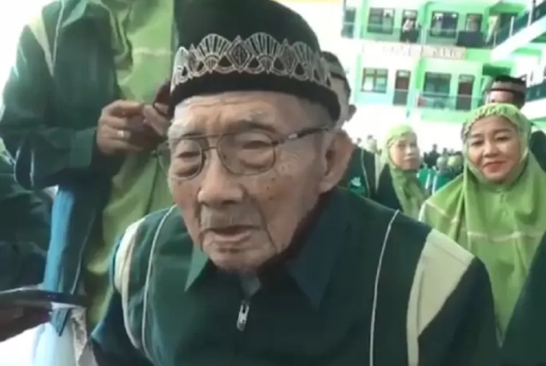 Tahun ini, Jemaah haji tertua dari Jawa Timur berusia 110 tahun. Adalah Harjo Mislan, warga Desa Bedingan, Kecamatan Sambit, Ponorogo. (Foto: Inews TV)