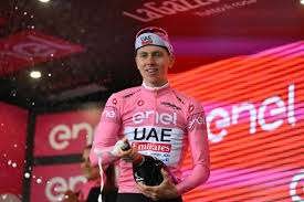 Tadej Pogacar (UAE Team Emirates) berhasil menjadi juara di Giro d'Italia etape 8.