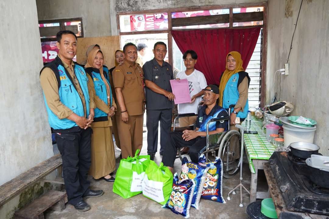 Bupati Kediri Hanindhito Himawan Pramana menerjunkan empat dinas langsung untuk membantu keluarga Aditya Daiva Ardhani. (Foto: Istimewa).