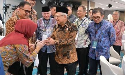 Wapres dalam acara Silaturahmi Perkumpulan Bank Syariah Indonesia (Asbisindo) di Gedung Kantor Pusat Bank Syariah Indonesia (BSI)  ( foto: Setwapres)