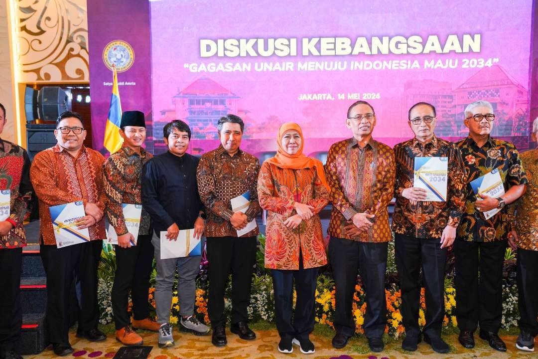 Khofifah Indar Parawansa (tengah) Diskusi Kebangsaan bertajuk Gagasan Unair Menuju Indonesia Maju 2034 di Hotel JS Luwansa, Jakarta, Selasa 14 Mei 2024. (Foto: Istimewa)