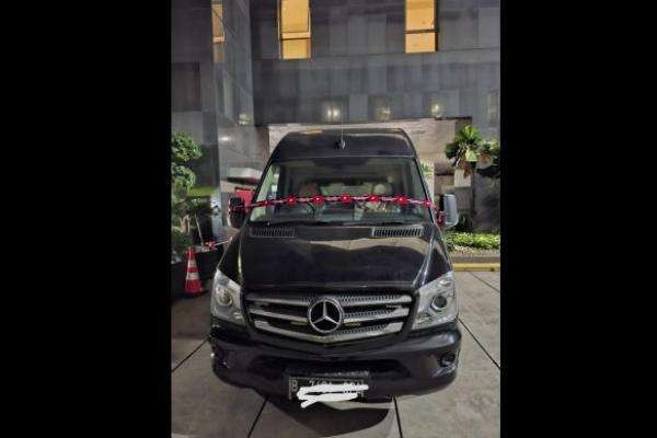 KPK menyita mobil Mercedes-Benz Sprinter milik eks Menteri Pertanian (Mentan) Syahrul Yasin Limpo (SYL) yang disembunyikan di Pasar Minggu. (Foto: Dok KPK)