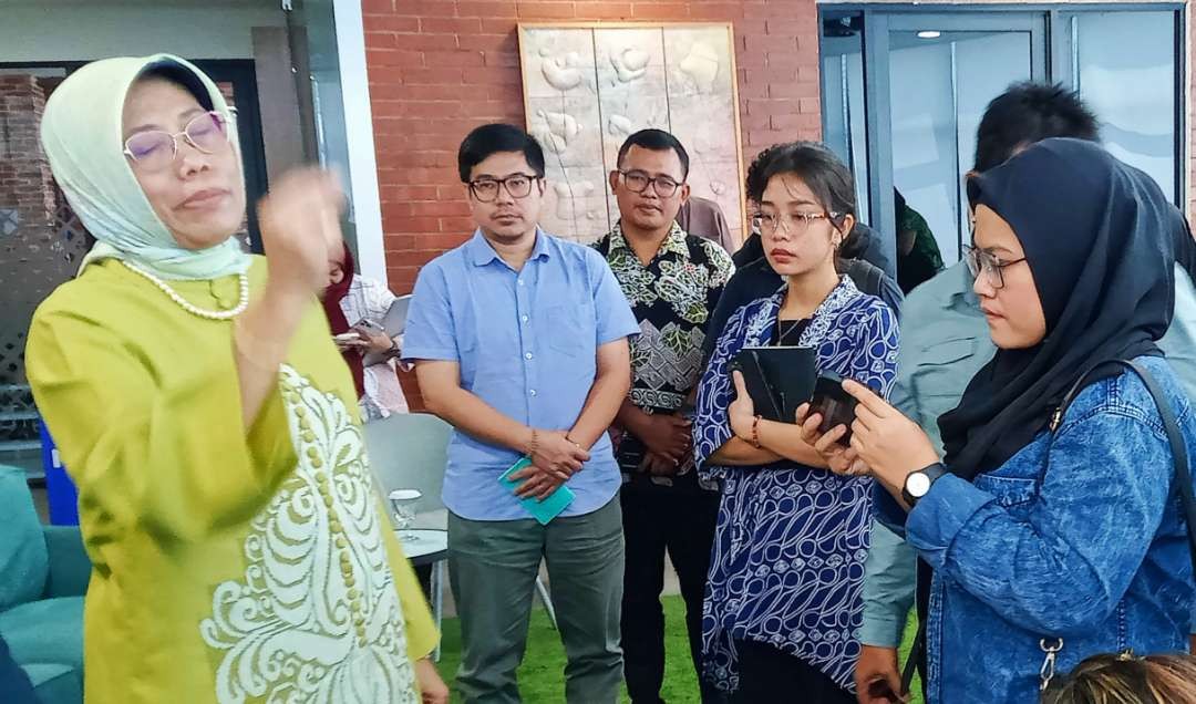 Sekretaris Dirjen DiktiristekTjitjik Srie Tjahjandarie (kanan), UKT merujuk pada keadilan (Foto: Asmanu Sudarso/ngopibareng.id)